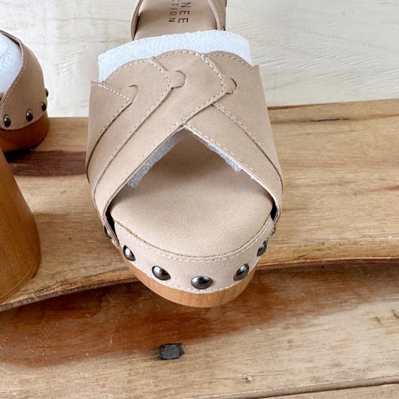 NWOB - Journee Collection‎ Tan Sandals Studs Platform 8.5 - Picture 10 of 10